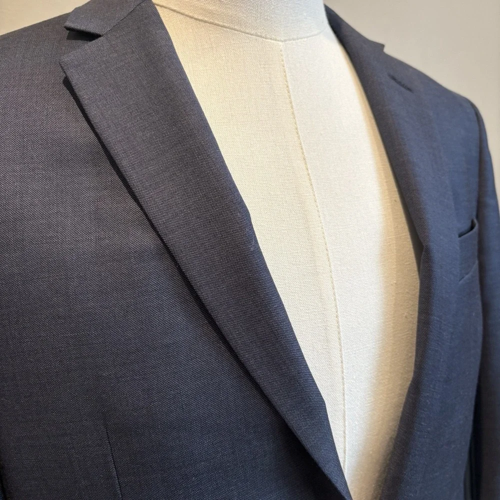 Jos A Bank Traveler Blazer 37R Navy Blue Slim Fit Modern Lightweight 100% Wool